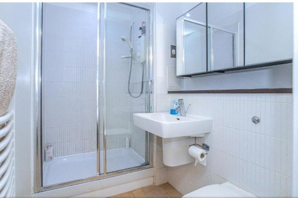 Oswald Apartment - Glasgow City Centre ภายนอก รูปภาพ