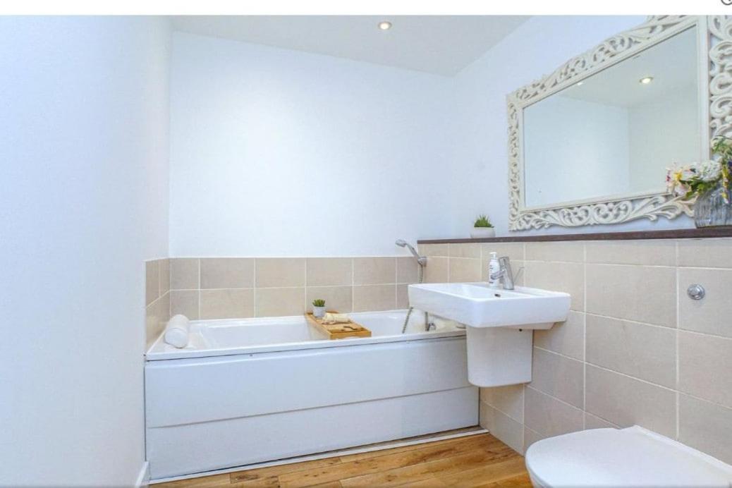 Oswald Apartment - Glasgow City Centre ภายนอก รูปภาพ