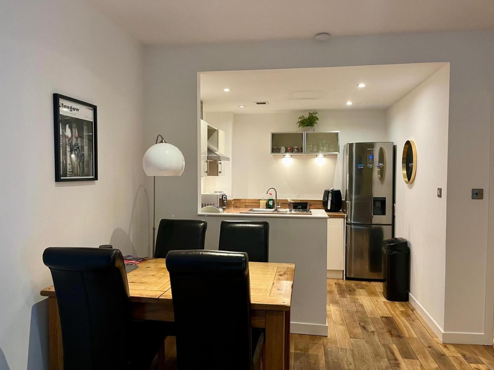 Oswald Apartment - Glasgow City Centre ภายนอก รูปภาพ